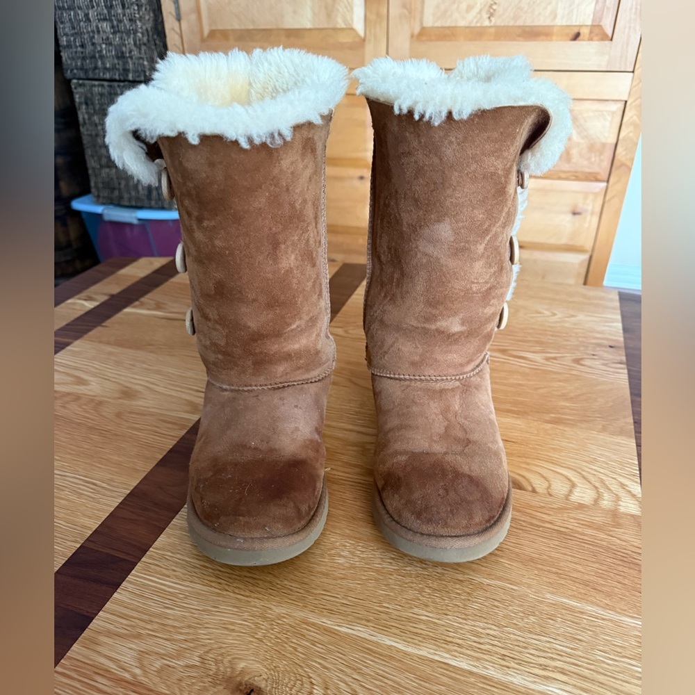 Bailey button UGGS - image 8